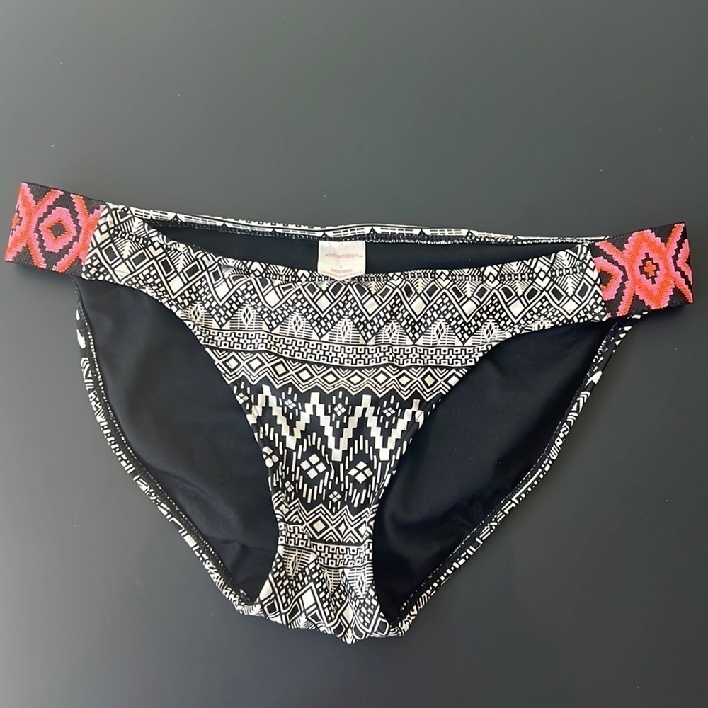 Black & White Geometric Bikini Bottom